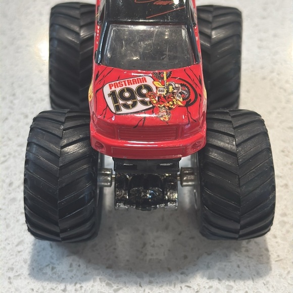 Hot Wheels Monster Jam - Travis Pastrana 199 - Circuit Crashers - Picture 4 of 8